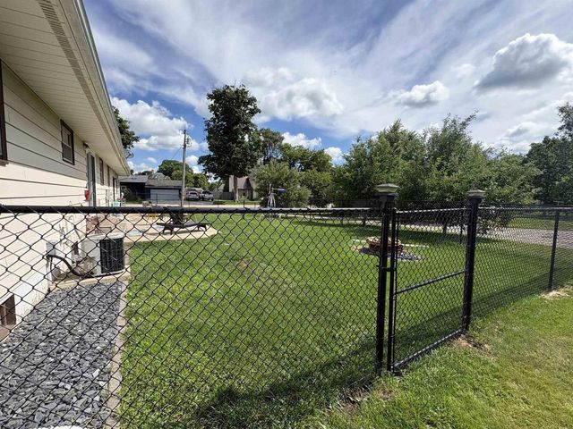 300 S Park Street, Albany, WI 53502