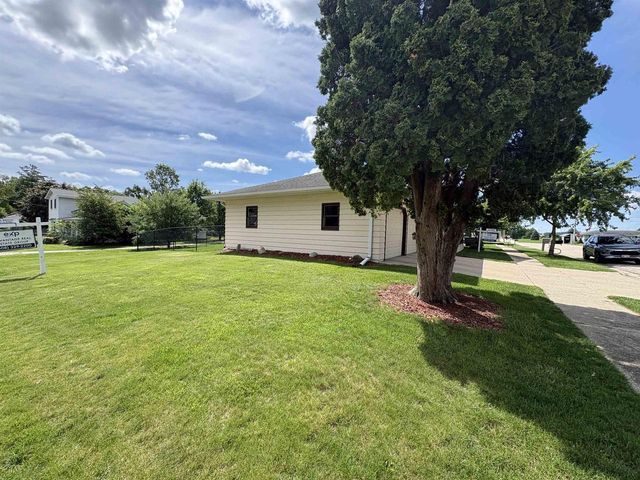 300 S Park Street, Albany, WI 53502