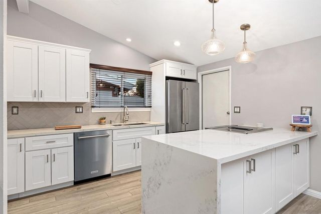 2884 Amulet St., San Diego, CA 92123