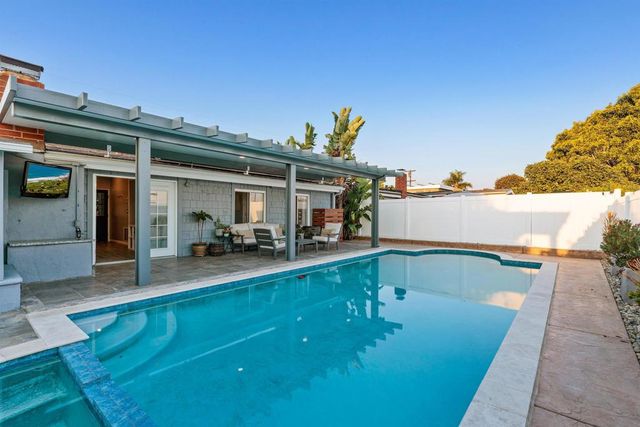 2884 Amulet St., San Diego, CA 92123