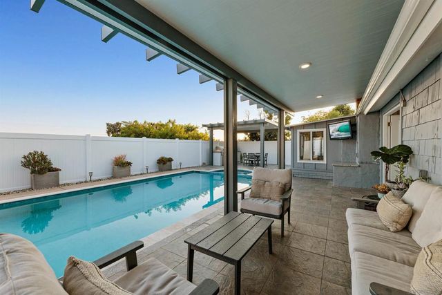 2884 Amulet St., San Diego, CA 92123