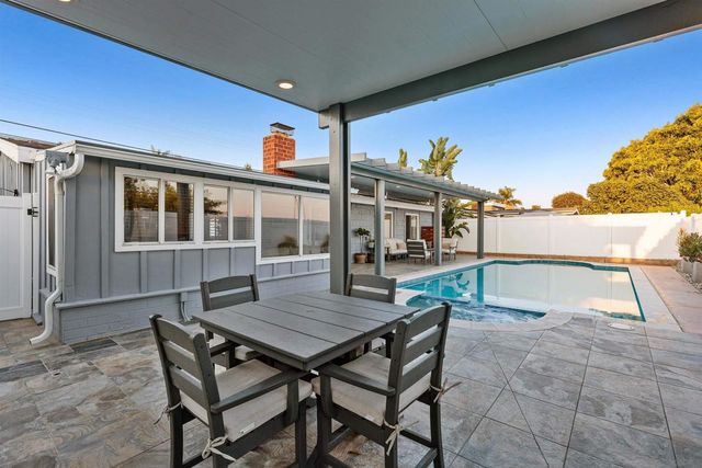 2884 Amulet St., San Diego, CA 92123