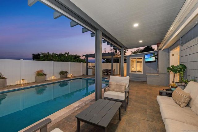 2884 Amulet St., San Diego, CA 92123