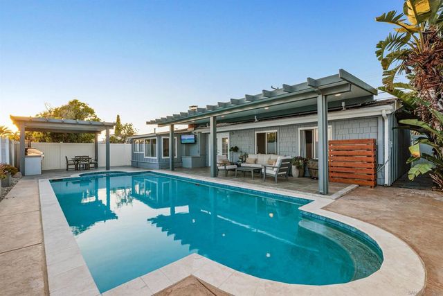 2884 Amulet St., San Diego, CA 92123