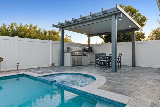 2884 Amulet St., San Diego, CA 92123