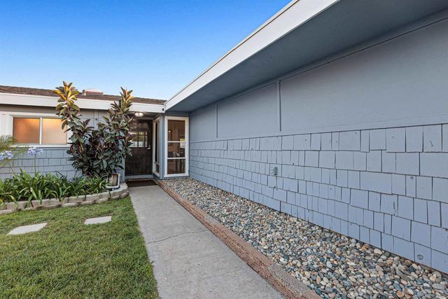2884 Amulet St., San Diego, CA 92123