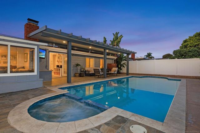 2884 Amulet St., San Diego, CA 92123