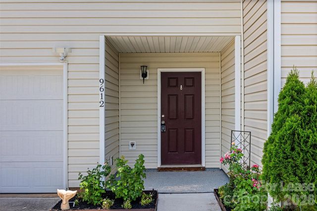 9612 Brackenview Court, Charlotte, NC 28214