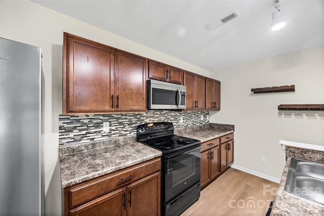 9612 Brackenview Court, Charlotte, NC 28214