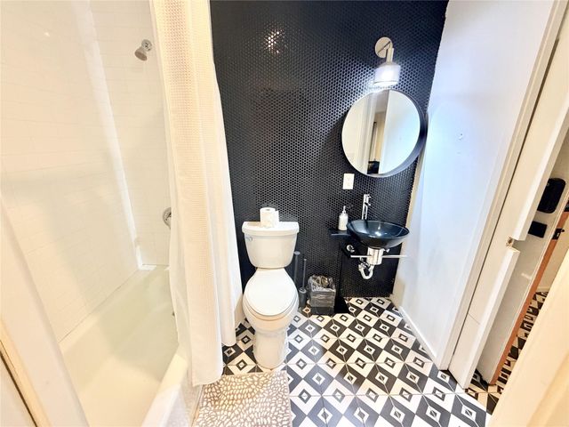 201 Academy DR 103, Austin, TX 78704