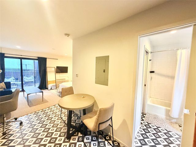 201 Academy DR 103, Austin, TX 78704