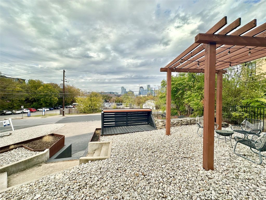 201 Academy DR 103, Austin, TX 78704