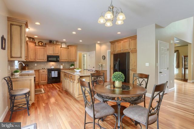 304 IRON VALLEY DR, Lebanon, PA 17042