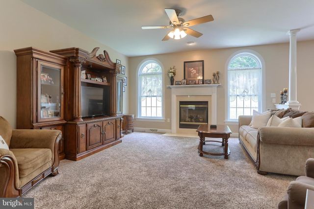 304 IRON VALLEY DR, Lebanon, PA 17042
