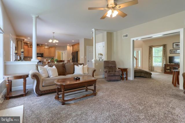 304 IRON VALLEY DR, Lebanon, PA 17042