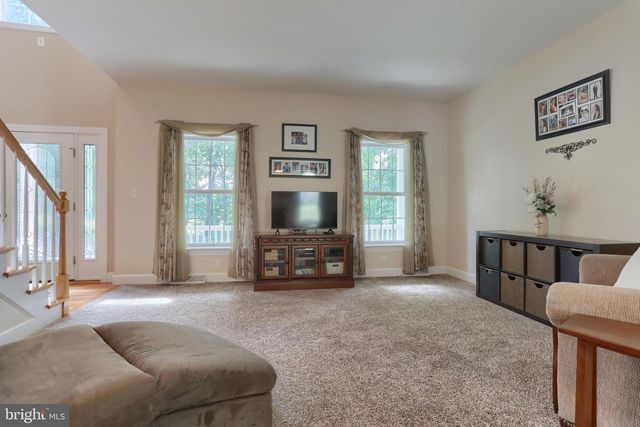 304 IRON VALLEY DR, Lebanon, PA 17042