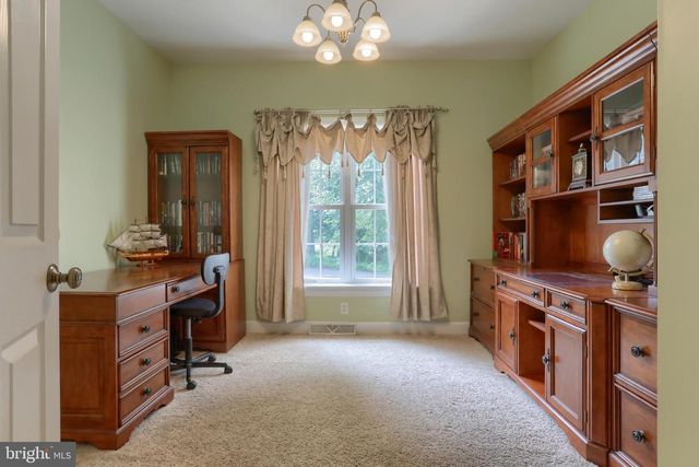 304 IRON VALLEY DR, Lebanon, PA 17042
