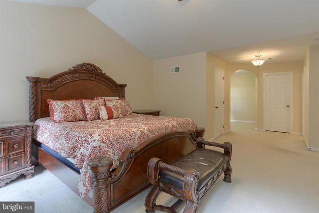 304 IRON VALLEY DR, Lebanon, PA 17042