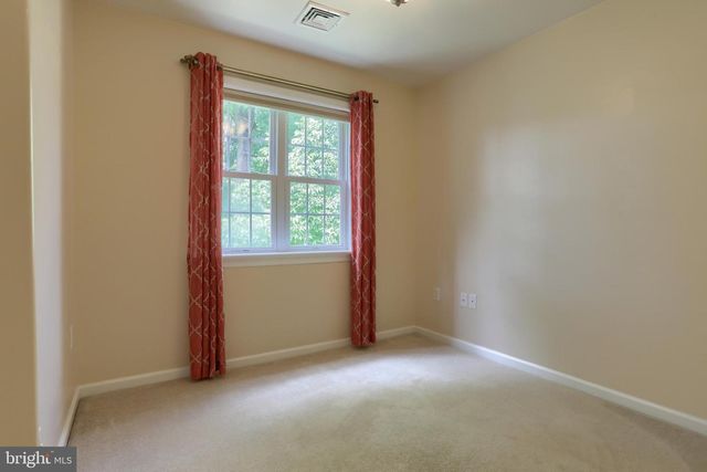 304 IRON VALLEY DR, Lebanon, PA 17042