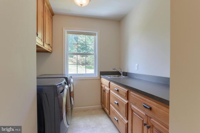 304 IRON VALLEY DR, Lebanon, PA 17042