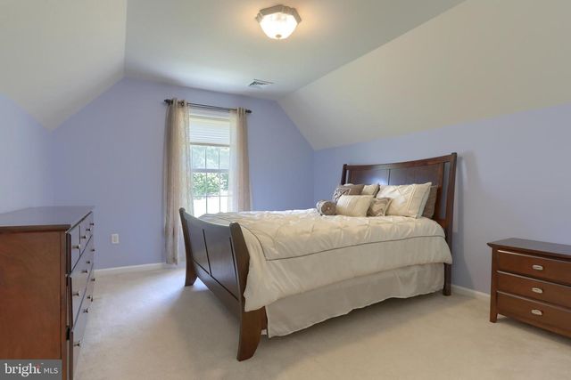 304 IRON VALLEY DR, Lebanon, PA 17042