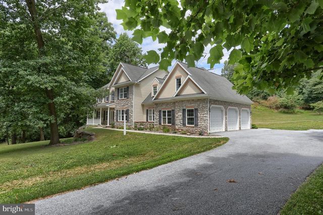 304 IRON VALLEY DR, Lebanon, PA 17042