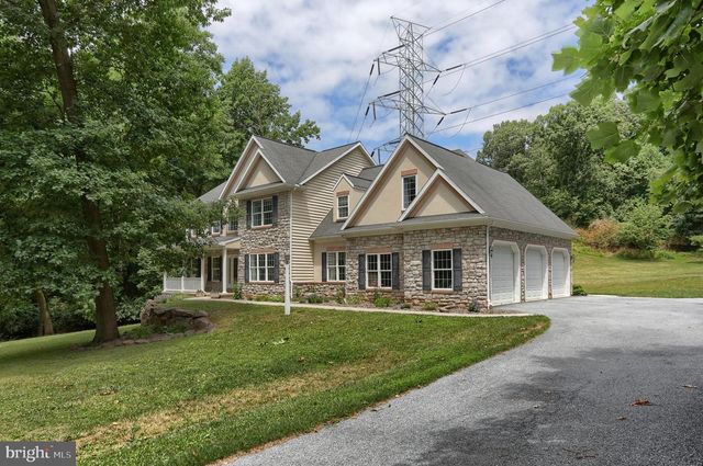 304 IRON VALLEY DR, Lebanon, PA 17042