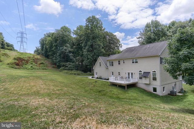304 IRON VALLEY DR, Lebanon, PA 17042