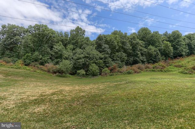 304 IRON VALLEY DR, Lebanon, PA 17042