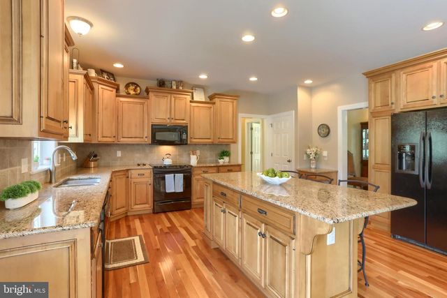 304 IRON VALLEY DR, Lebanon, PA 17042