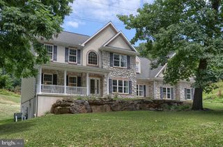 304 IRON VALLEY DR, Lebanon, PA 17042