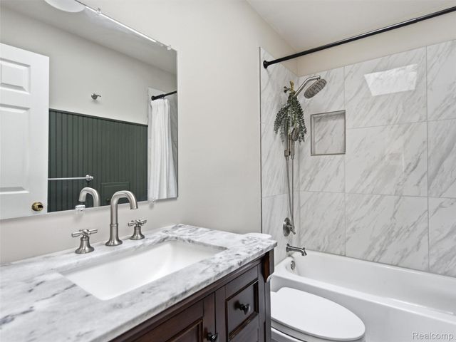 6271 Peach Drive, Independence Charter Township, MI 48346