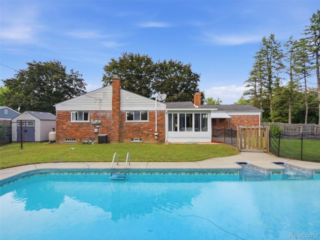 6271 Peach Drive, Independence Charter Township, MI 48346