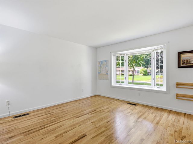 6271 Peach Drive, Independence Charter Township, MI 48346