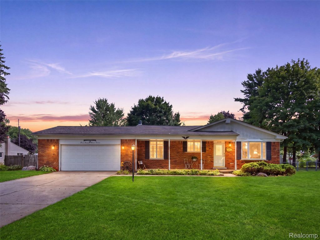 6271 Peach Drive, Independence Charter Township, MI 48346