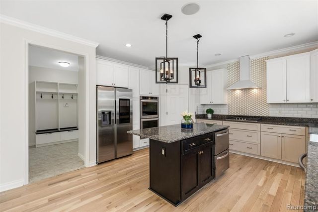 2862 Bay Hill Court, Oakland, MI 48363