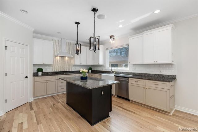 2862 Bay Hill Court, Oakland, MI 48363