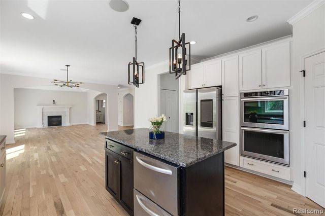 2862 Bay Hill Court, Oakland, MI 48363