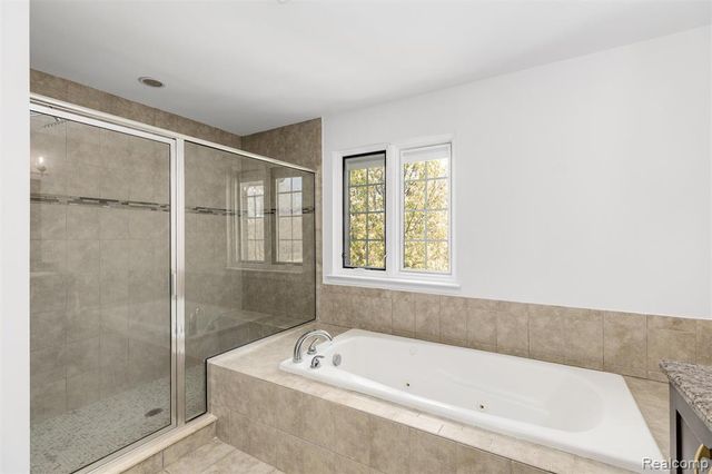 2862 Bay Hill Court, Oakland, MI 48363