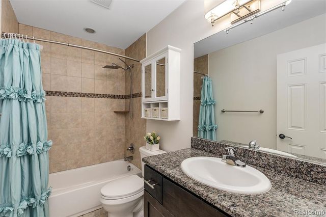 2862 Bay Hill Court, Oakland, MI 48363