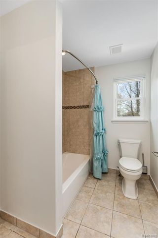 2862 Bay Hill Court, Oakland, MI 48363