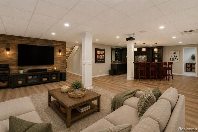 2862 Bay Hill Court, Oakland, MI 48363