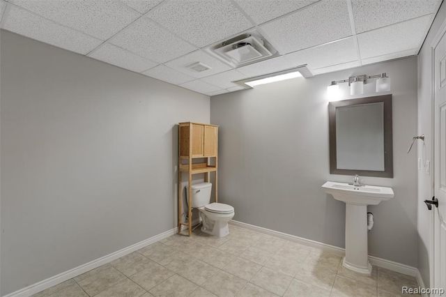 2862 Bay Hill Court, Oakland, MI 48363