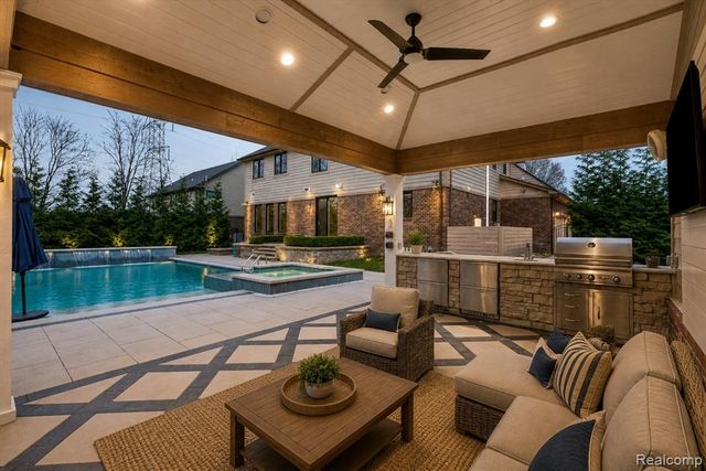 2862 Bay Hill Court, Oakland, MI 48363