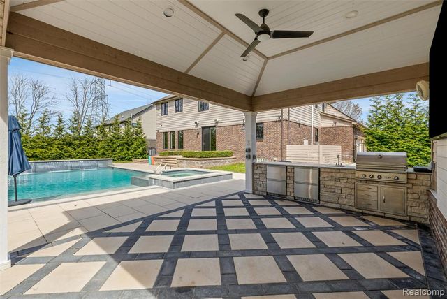 2862 Bay Hill Court, Oakland, MI 48363