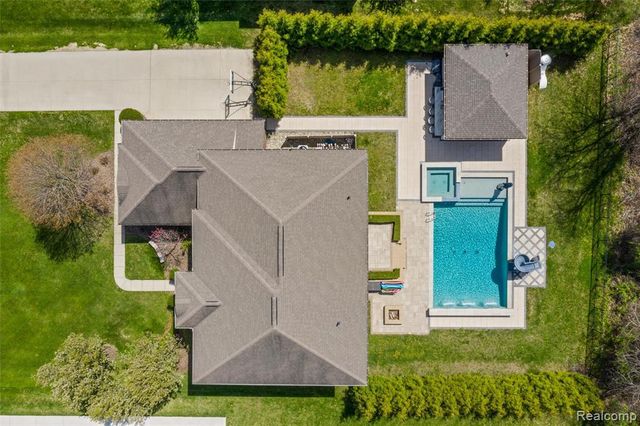 2862 Bay Hill Court, Oakland, MI 48363