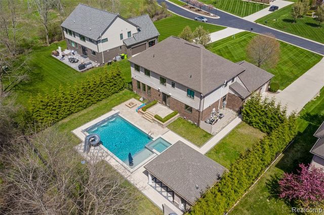 2862 Bay Hill Court, Oakland, MI 48363