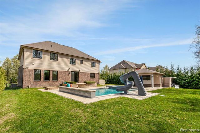 2862 Bay Hill Court, Oakland, MI 48363
