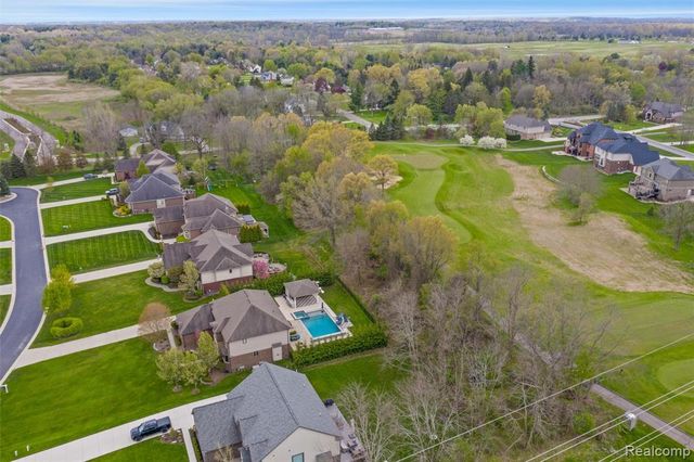 2862 Bay Hill Court, Oakland, MI 48363