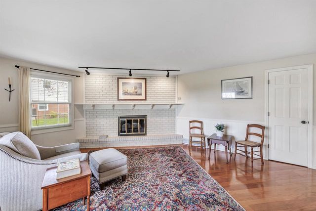 341 ROSELAWN BOULEVARD, Green Bay, WI 54301
